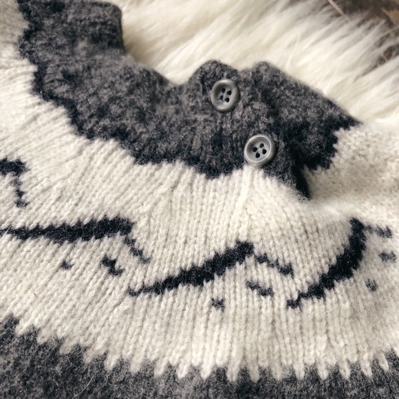 ✨HOST PICK✨Cozy Grey and White Knit Sweater - Picture 3 of 4